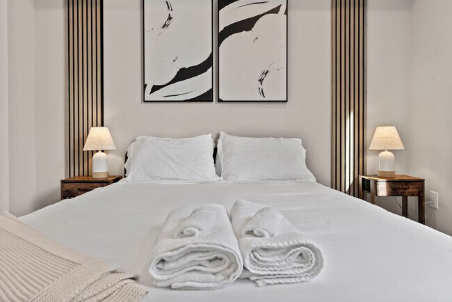 Building Photo - 916 N Delaware Ave