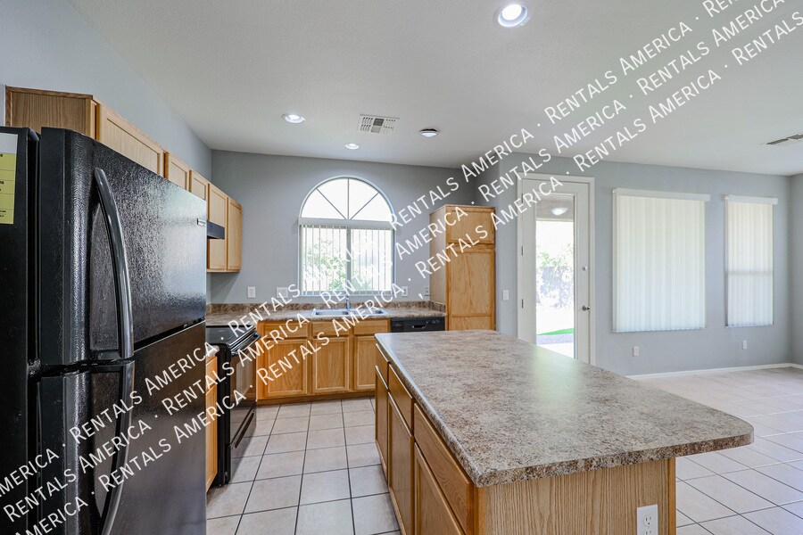 Building Photo - 3672 E Sundance Ave