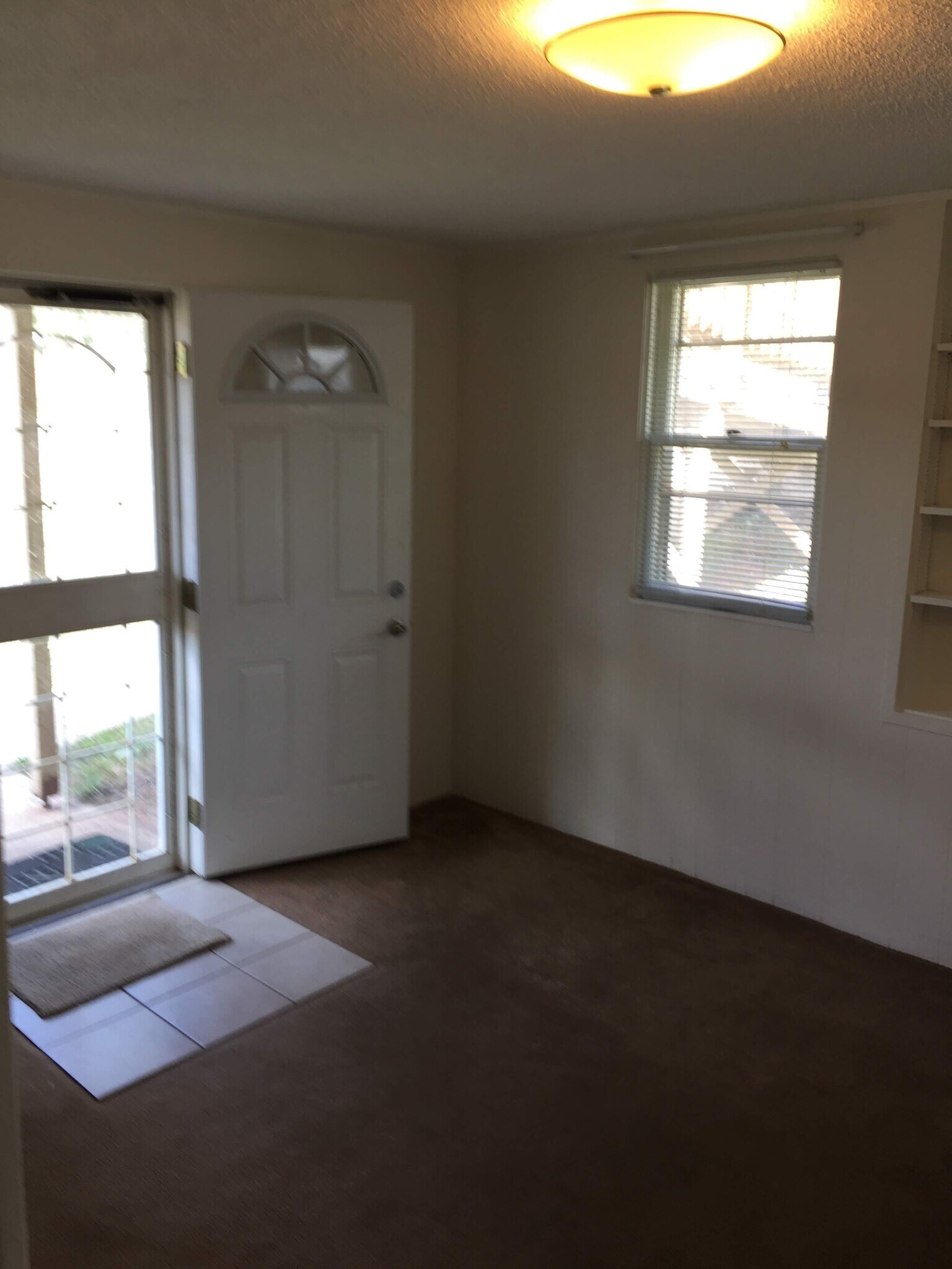 Building Photo - 115 N Park St