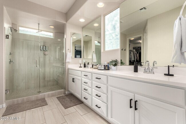 Building Photo - 5418 S Vincent