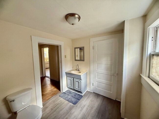 Building Photo - 470 S 3rd St