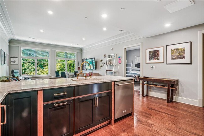 Building Photo - Great Luxury 3 Bedroom 2 Bath on H st NE! Offering half month free rent with a 12 month lease