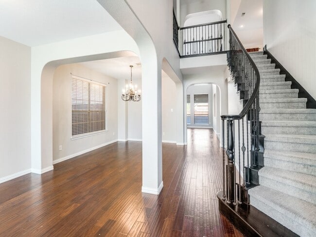 Building Photo - 3250 Woodbine Tr