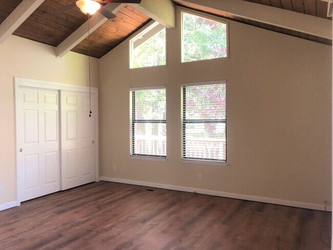 Building Photo - 3/2 home in Lake Wildwood Gated Community, Penn Valley, CA 95946