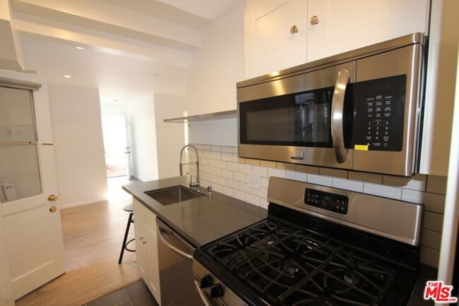 Building Photo - 408 Pershing Dr