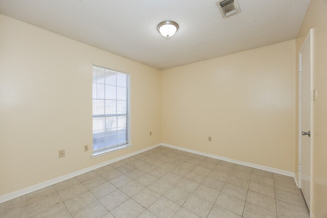 Building Photo - 13442 S Fairview Ave