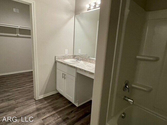 Building Photo - 4 br, 2 bath House - 20839 Acorn Valley Drive