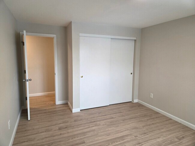 Building Photo - 136 Mammoth Rd