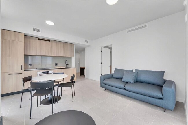 Building Photo - 501 NE 1st Ave