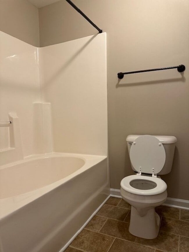 Building Photo - 3 Bed/2 Bath Home - 10 minutes to SJAFB!