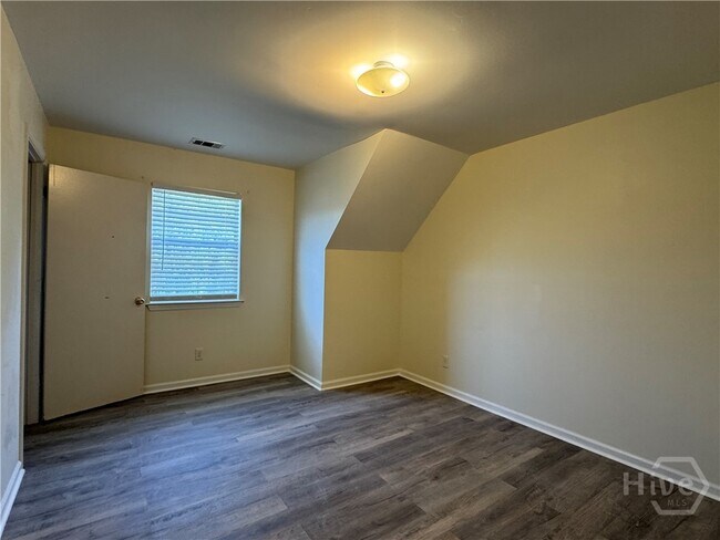 Building Photo - 57 Soling Ave