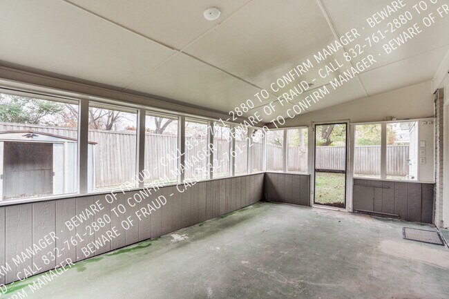 Building Photo - 518 Malden Dr