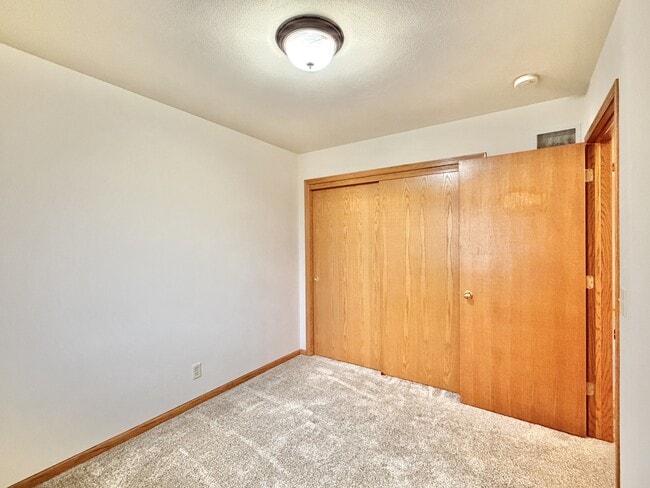 Building Photo - 2402 Stonefield Ln