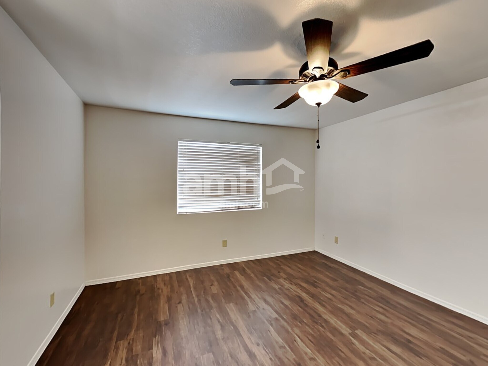 Building Photo - 1364 N Rowen