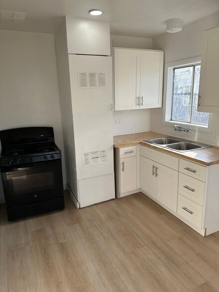 Kitchen - 2305 Hauser Blvd