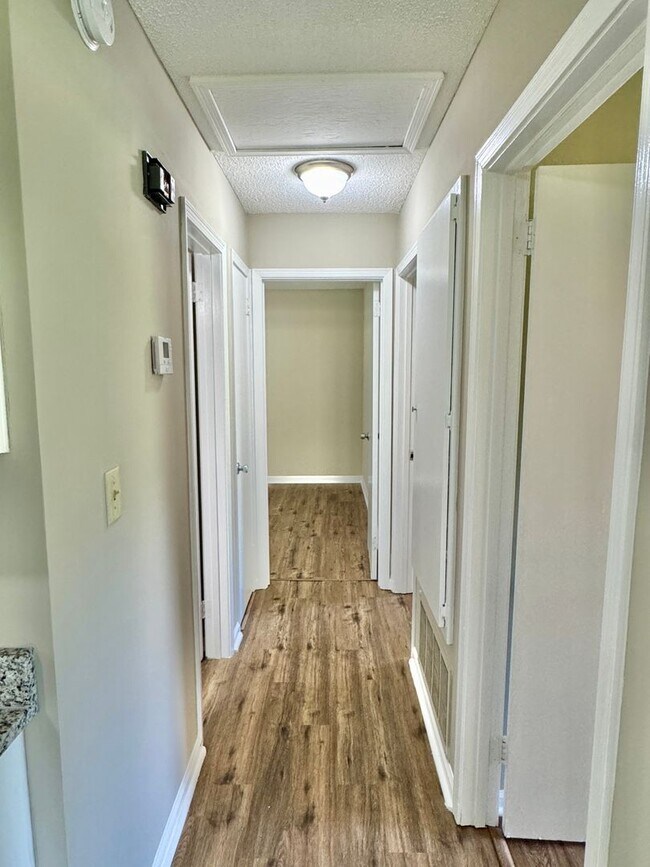 Building Photo - Modern 3-Bedroom Beauty