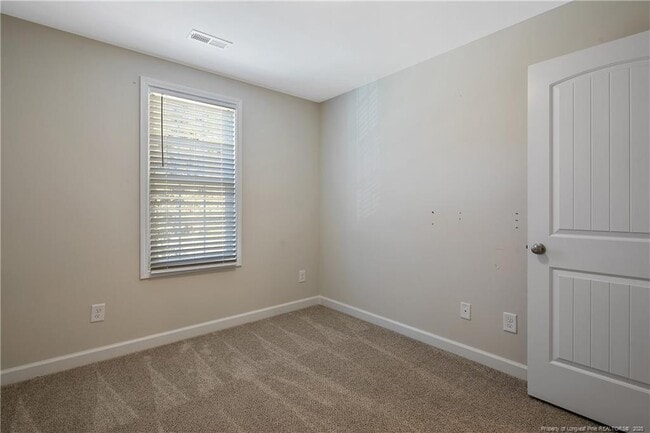 Building Photo - 393 Hicks Ave