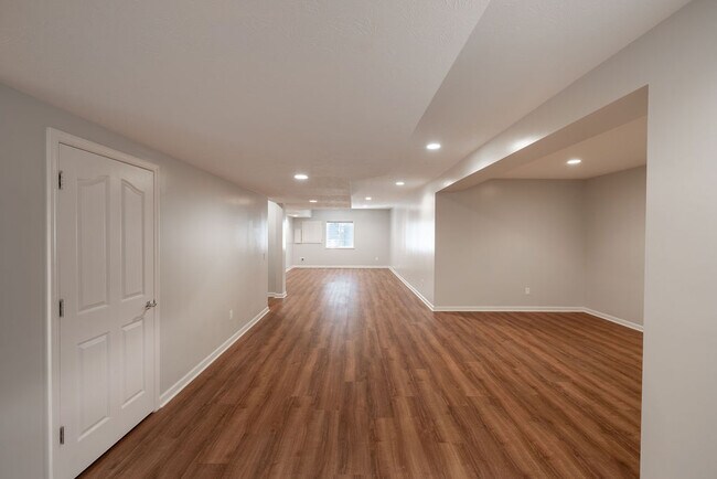 Building Photo - 8965 Snowberry Court