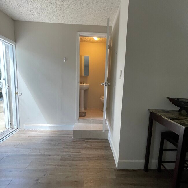 Primary Photo - 1600 SW 139th Ct