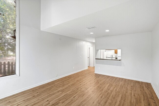 Building Photo - 1844 Larette Dr