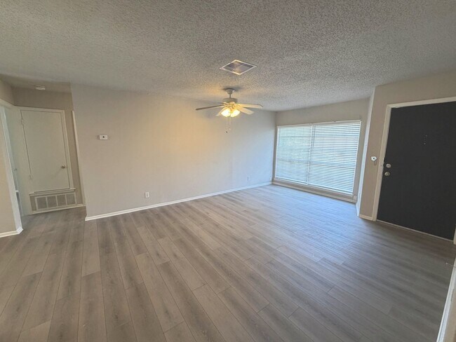 Building Photo - 5263 Charolais Dr