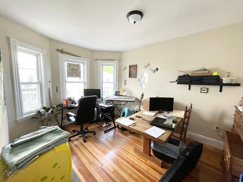 Building Photo - 26 Taft St