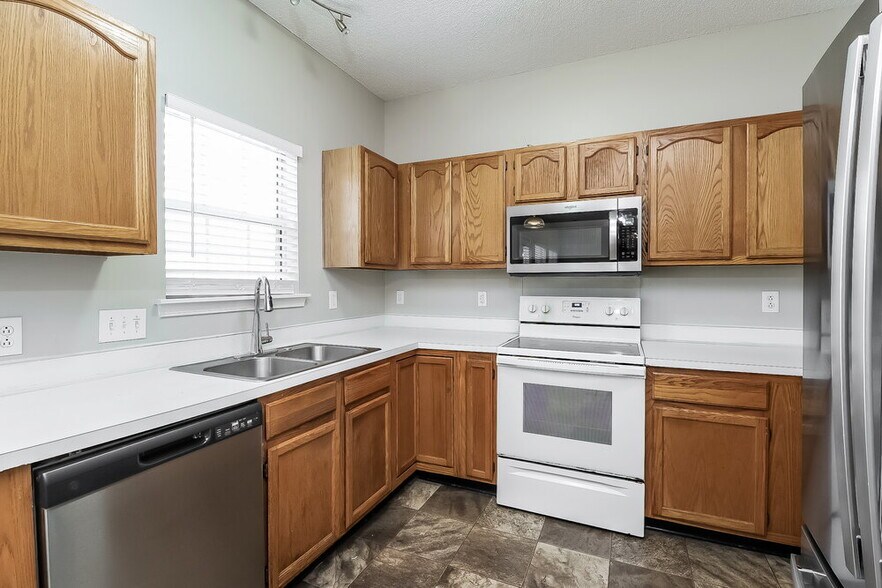 Building Photo - 8914 Clifton Meadow Dr