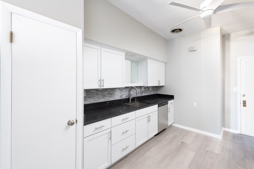 Building Photo - 2266 S Kinnickinnic Ave