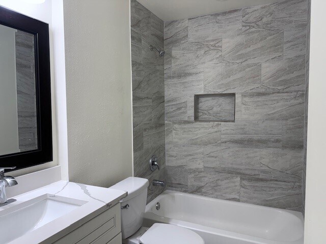 Building Photo - 15123 Chasehill Dr