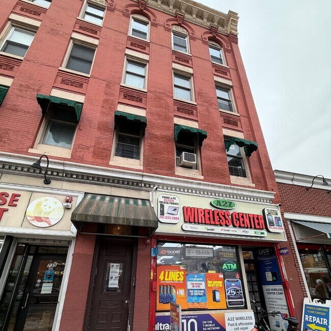 Building Photo - 737 Montgomery St