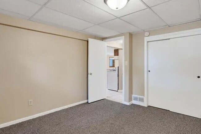 Building Photo - TM - 01 - Cliffside Dr