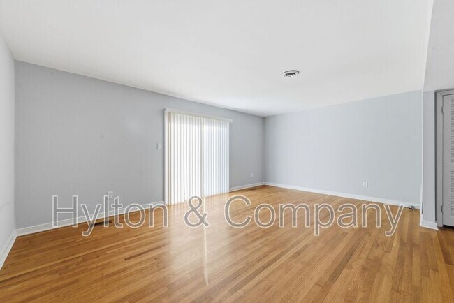 Building Photo - 3203 Delaware Ave