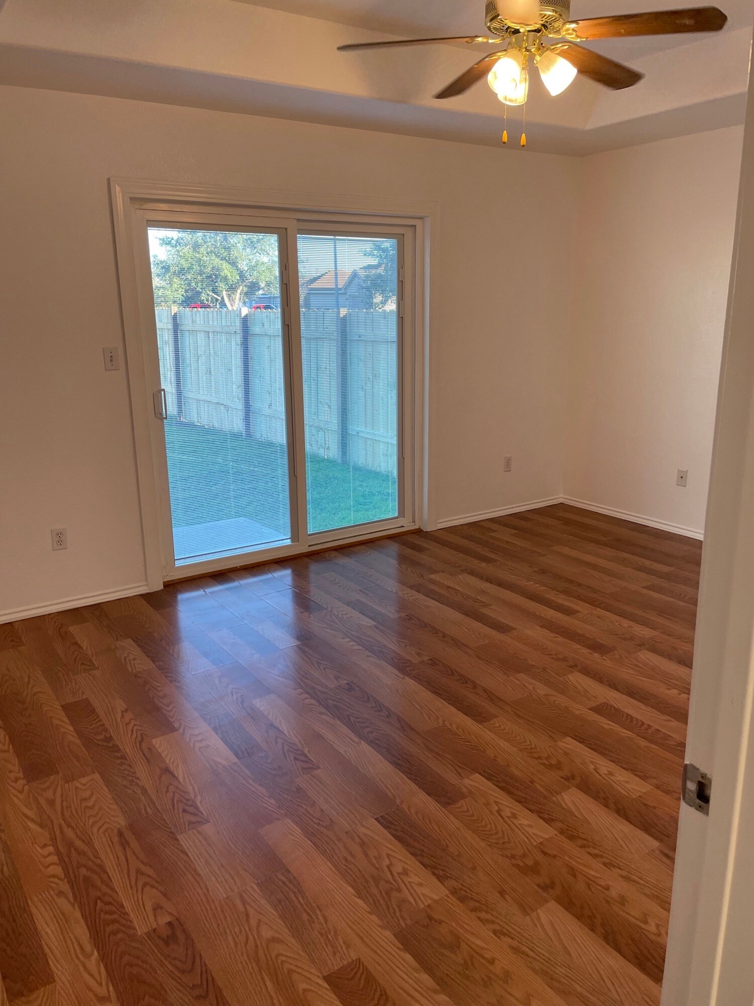 Building Photo - 2404 Thomas St