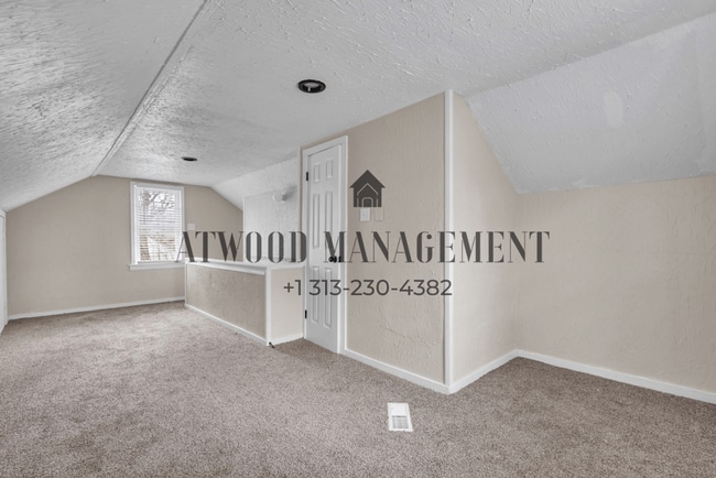 Building Photo - This beautifully updated 2-bedroom, 1-bath single-family home is ready for move-in!