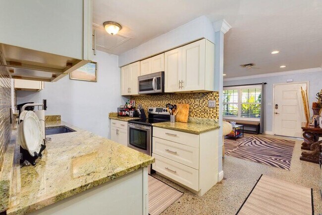 Building Photo - 145 SE 3rd Ave