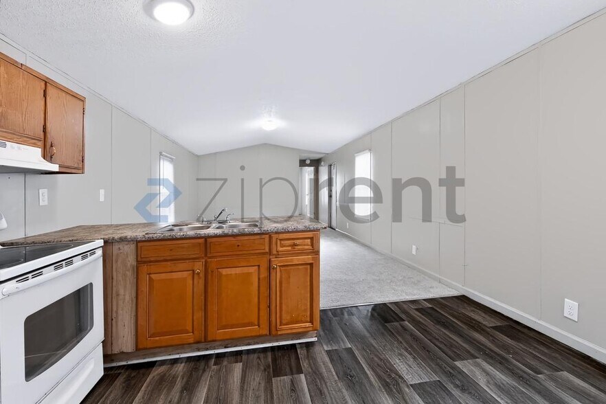 Building Photo - 1112 Armadillo Dr