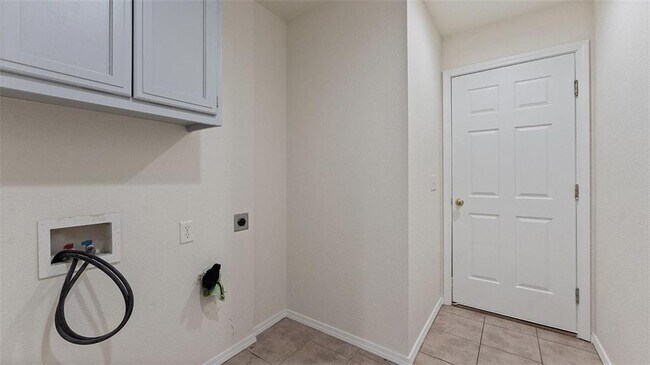 Building Photo - 3000 SW Windrift Ave