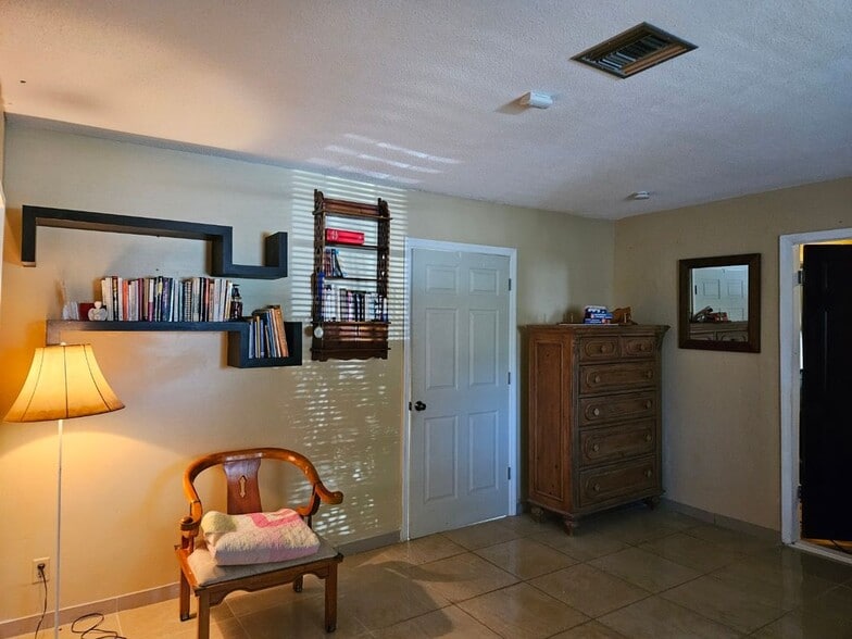 Building Photo - 3624 Ave De Gien