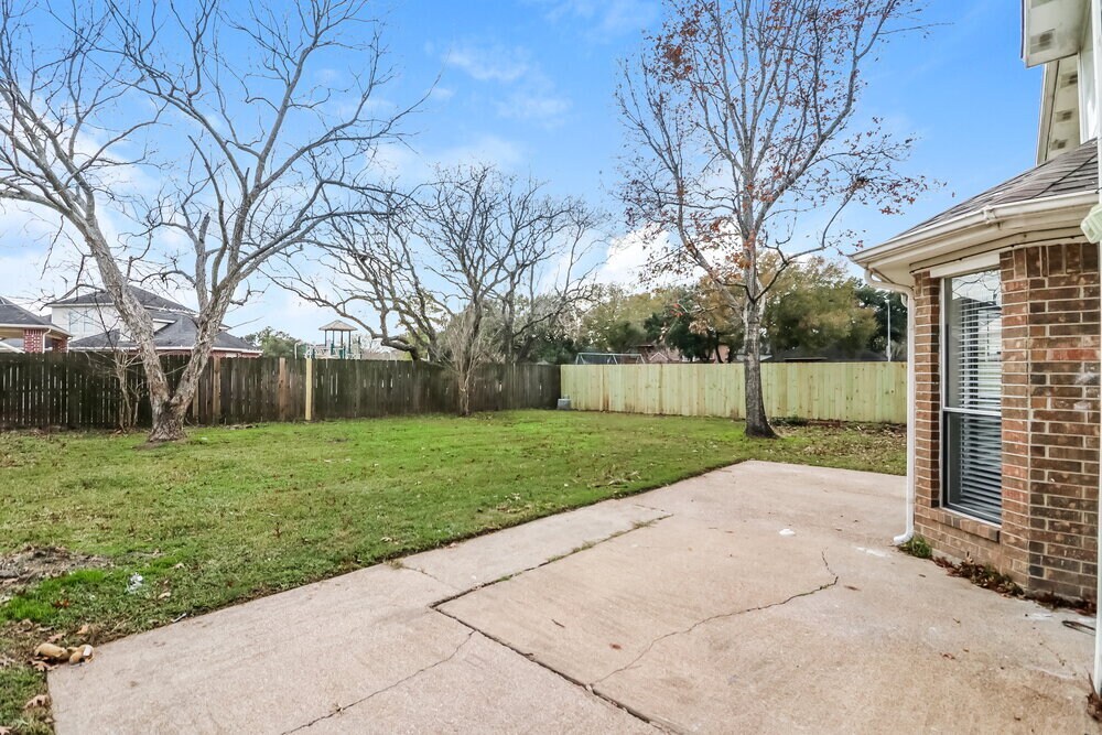 Building Photo - 15815 Spruce River Ct