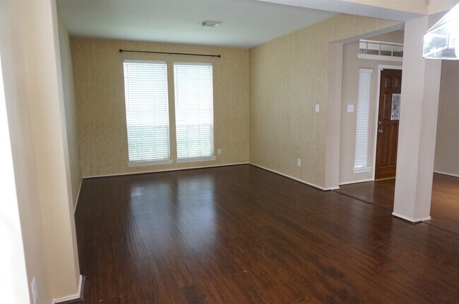 Building Photo - 2114 Madewood Dr