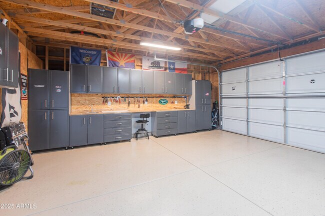 Building Photo - 4245 E Earll Dr