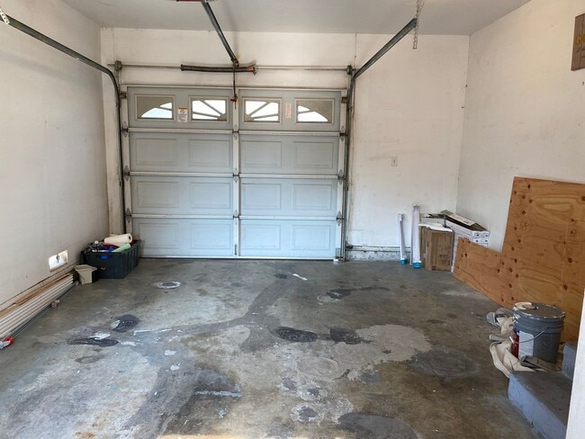 Building Photo - 3 Bedroom 2 Bath in Mature Neighborhood fo...