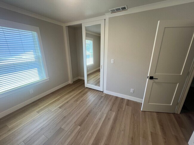 Building Photo - 630 Hollenbeck Ave
