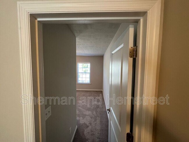 Building Photo - 620 Dobhill Ln