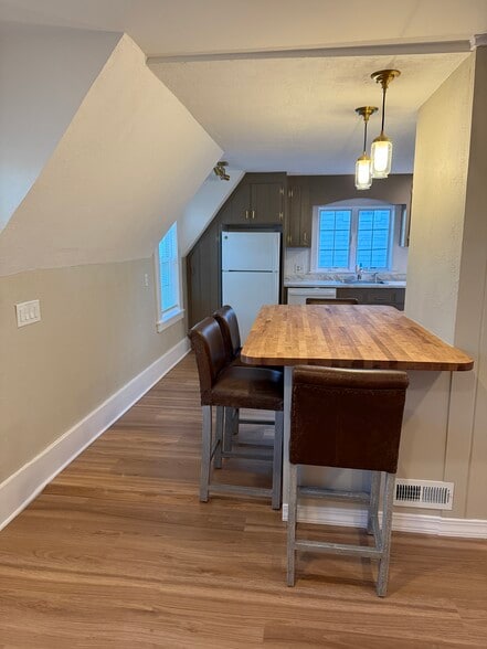 Building Photo - 60 Redington St