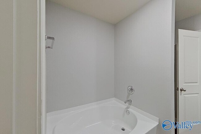 Building Photo - 1044 Pilgrim Ln