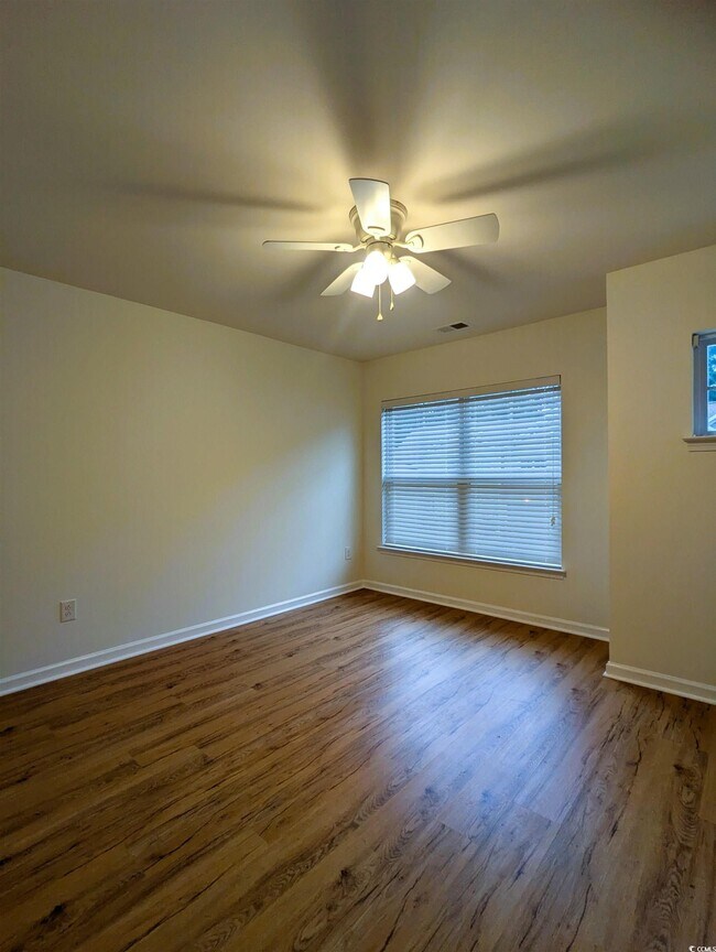 Building Photo - 107 Machrie Loop