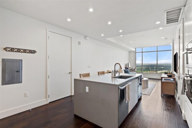 Building Photo - 501 West Ave