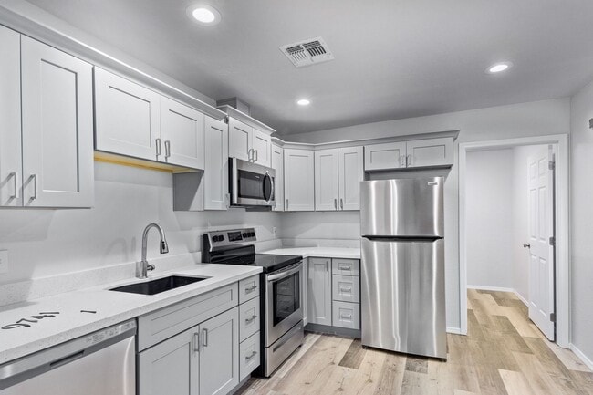 Building Photo - 6417 S 10th St