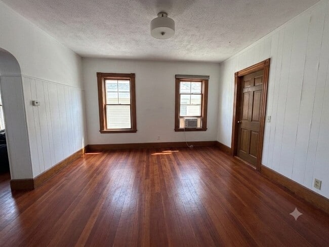 Building Photo - 58 Willow Ave
